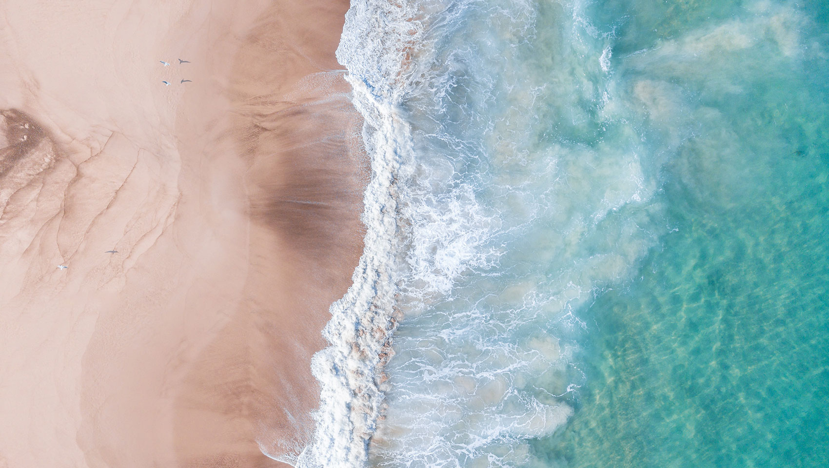 overhead photo of ocean waves at shore