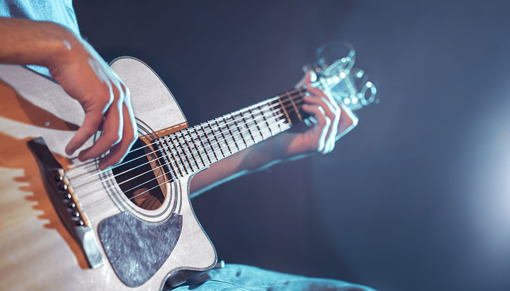 guitar-player-stage