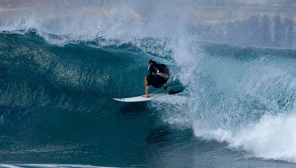 surfer-in-waves-huntington-beach