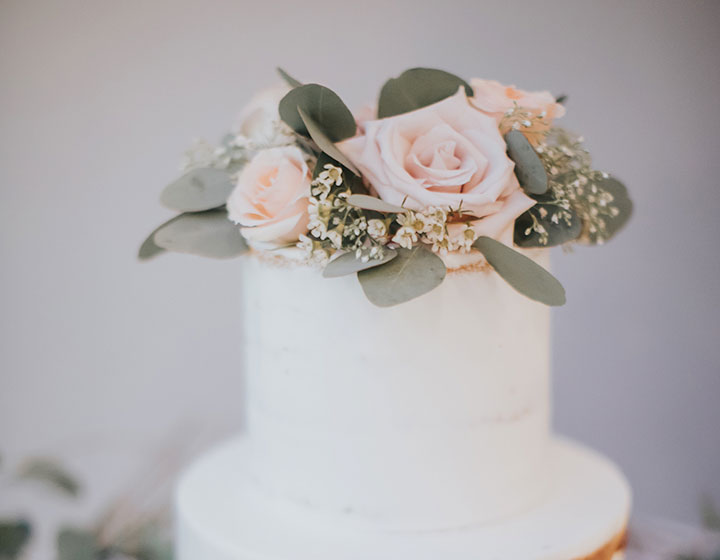 wedding cake on cake table