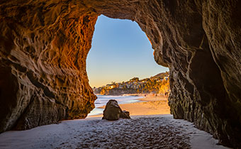 1000 Steps Beach cave view