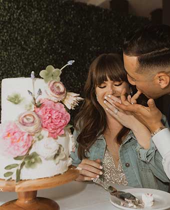 wedding couple with wedding cake